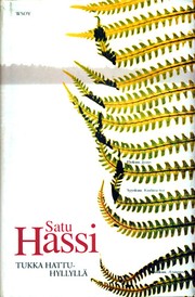 Tukka hattuhyllyllä by Satu Hassi