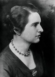 Photo of Lynn Avery