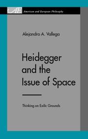 Cover of: Heidegger and the Issue of Space: Thinking on Exilic Grounds (American and European Philosophy)
