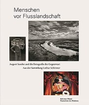 Menschen vor Flusslandschaft by August Sander