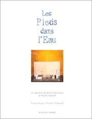 Cover of: Les pieds dans l'eau: un spectacle de Jérôme Deschamps et Macha Makeieff