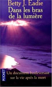 Cover of: Dans les bras de la lumière : Un document bouleversant sur la vie après la mort