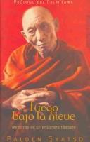 Cover of: Fuego Bajo LA Nieve : Memorias De UN Prisionero Tibetano