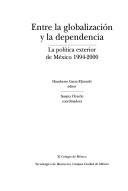 Cover of: Entre la globalización y la dependencia: la política exterior de México, 1994-2000