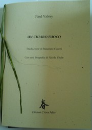 Cover of: UN CHIARO FUOCO: Traduzione di Maurizio Cucchi   Con una litografia di Nicola Vitale