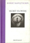 Cover of: Photology presenta Robert Mapplethorpe: secret flowers