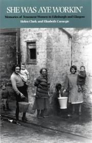 SHE WAS AYE WORKIN': MEMORIES OF TENEMENT WOMEN IN EDINBURGH AND GLASGOW by HELEN CLARK, Elizabeth Carnegie, Helen Clark